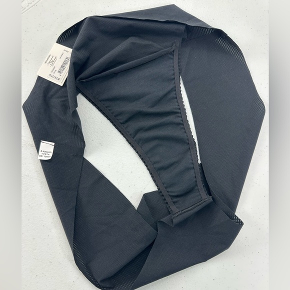 NWT Spanx Under Statements Thong Panties Very Black Perforated Style 40040R 2X - Picture 7 of 10